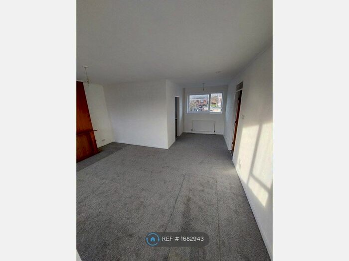 2 Bedroom Flat To Rent In Standfield Centre, Worsley, Manchester, M28