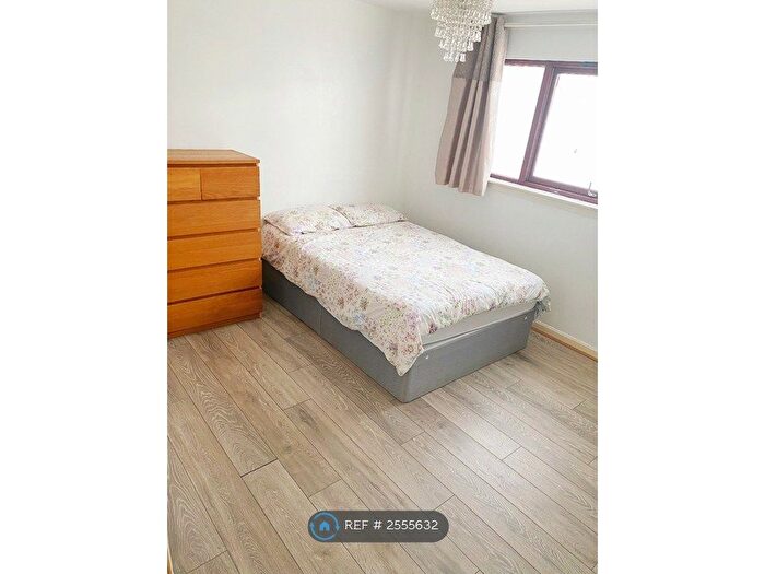2 Bedroom Flat To Rent In Garscube Road, Glasgow, G4