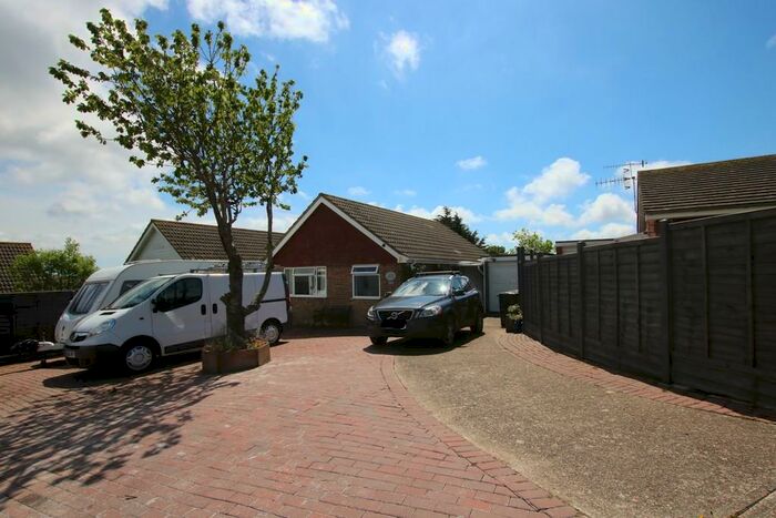 3 Bedroom Detached Bungalow To Rent In Willow Walk, BN22