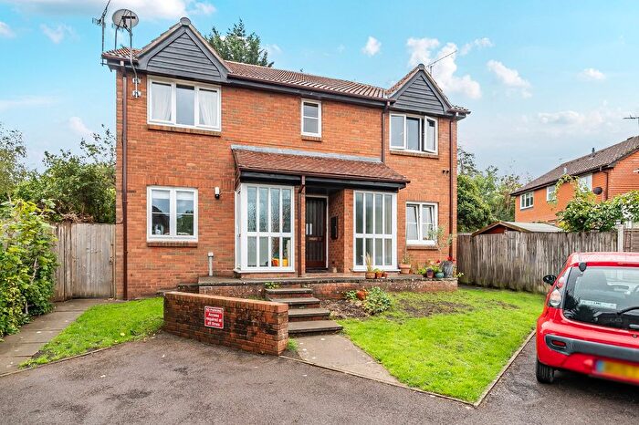 1 Bedroom Flat For Sale In St Peters Gardens, Wrecclesham, Farnham, Surrey, GU10