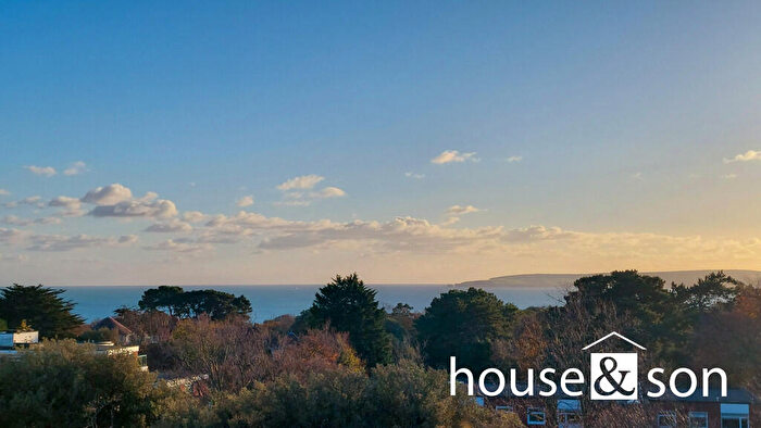 2 Bedroom Apartment For Sale In Mildenhall, West Cliff Road, West Cliff, Bournemouth, BH4