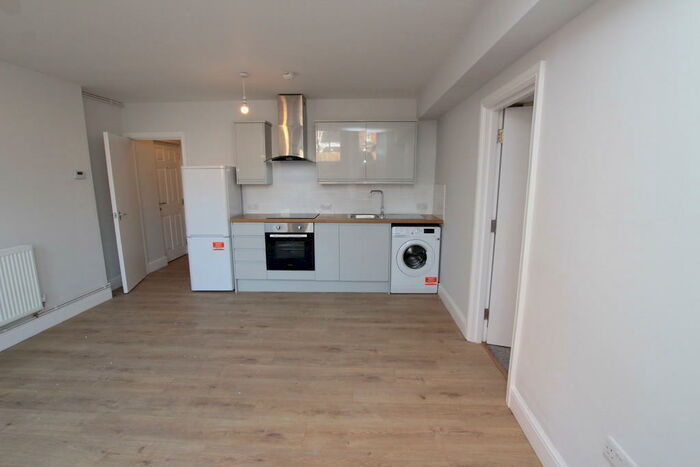 1 Bedroom Apartment To Rent In , Third Avenue, NG7
