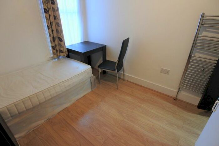 Studio To Rent In Chapter Road, Willesden NW2