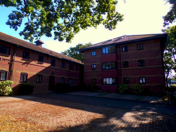 1 Bedroom Flat To Rent In Newcliff House, Squires Walk, Weston, SO19