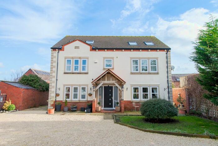 6 Bedroom Detached House To Rent In Main Street, Wakefield, WF3