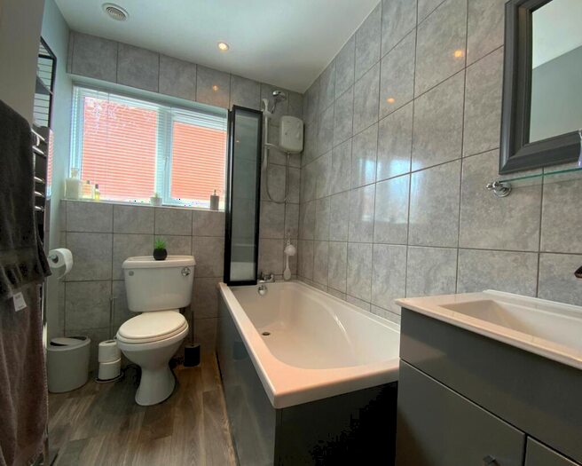 3 Bedroom Detached House For Sale In Woodcock Close, Birmingham, B31