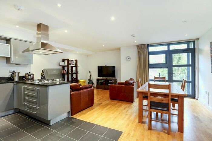 2 Bedroom Flat To Rent In Whitelands Crescent, London, SW18