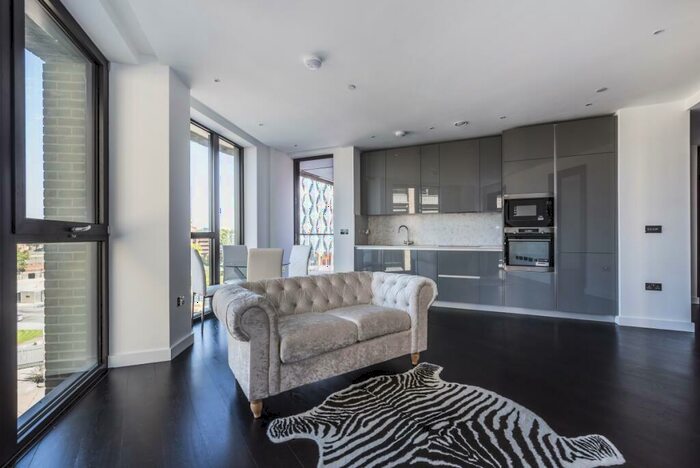 2 Bedroom Apartment To Rent In Haines House, SW11