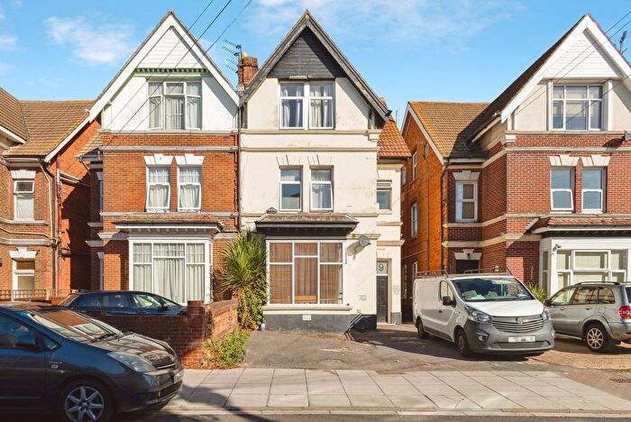 1 Bedroom Flat For Sale In Stubbington Avenue, Portsmouth, Hampshire, PO2
