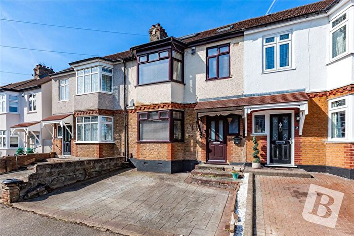 4 Bedroom Terraced House For Sale In Lyndhurst Drive, Hornchurch, RM11