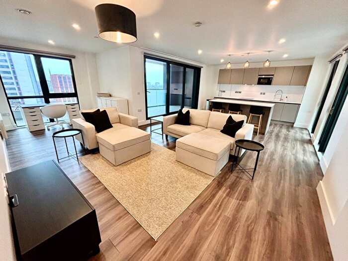 2 Bedroom Flat For Sale In The Lightwell, Cornwall Street, Birmingham, B3