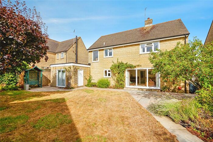 4 Bedroom Detached House For Sale In Shipton-Under-Wychwood, OX7