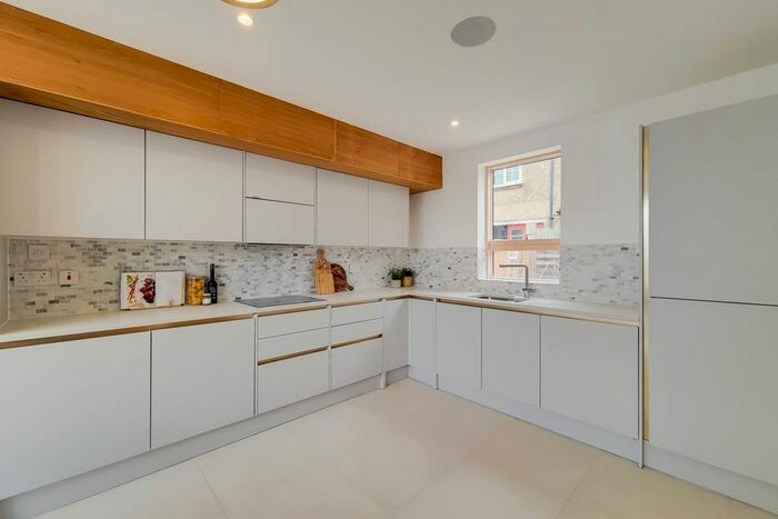 3 Bedroom Detached House To Rent In Hillside Road, Streatham Hill, London, SW2