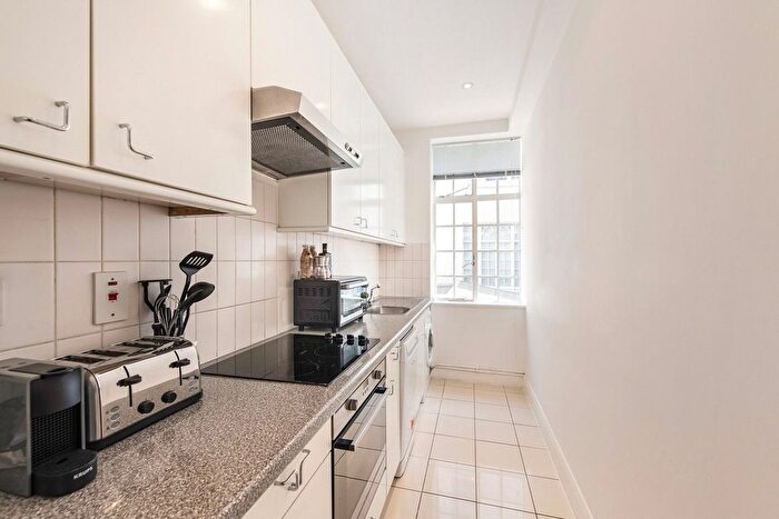 1 Bedroom Flat To Rent In Bruton Place, Mayfair, W1J