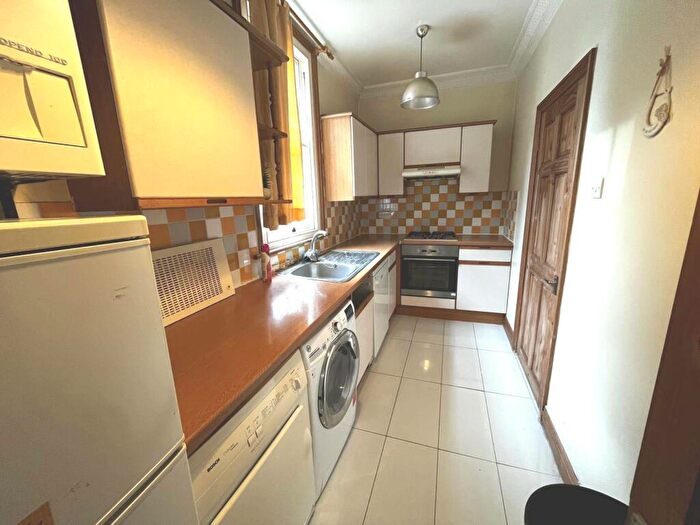 1 Bedroom Flat To Rent In Clova Road, Forest Gate, E7