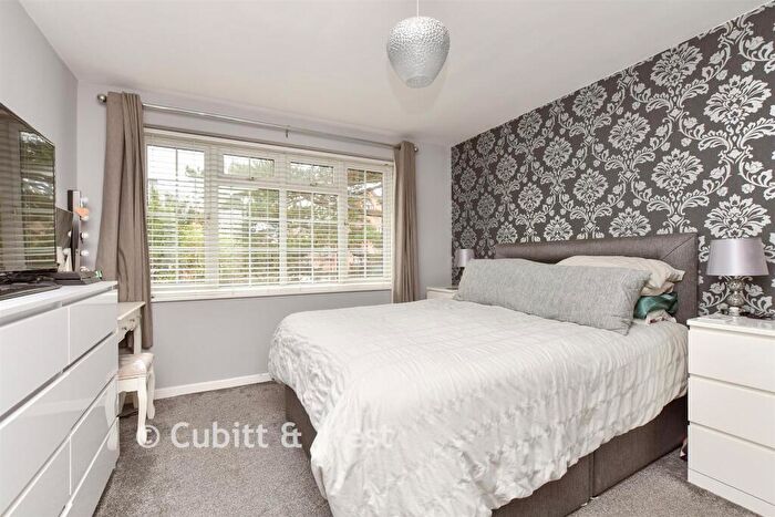 2 Bedroom Apartment For Sale In Thicket Road, Sutton, Surrey, SM1