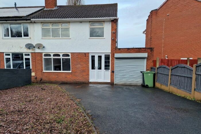 3 Bedroom Semi-Detached House To Rent In Pickrell Road, Bilston, West Midlands, WV14