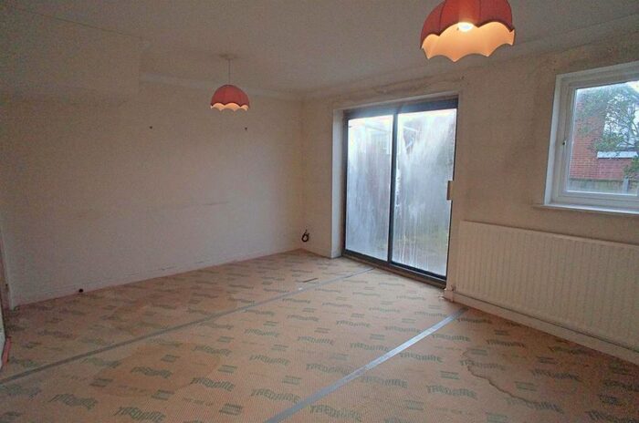 2 Bedroom House For Sale In Greenbank Close, North Chingford, E4