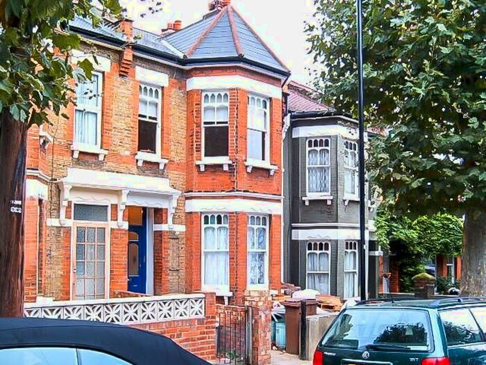 2 Bedroom Flat To Rent In Fletching Road, Hackney, E5