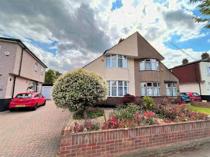 3 Bedroom Semi-Detached House To Rent In Hurst Road, Sidcup, DA15