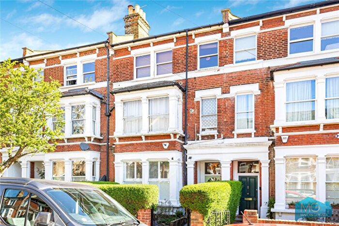 2 Bedroom Apartment For Sale In Beversbrook Road, London, N19