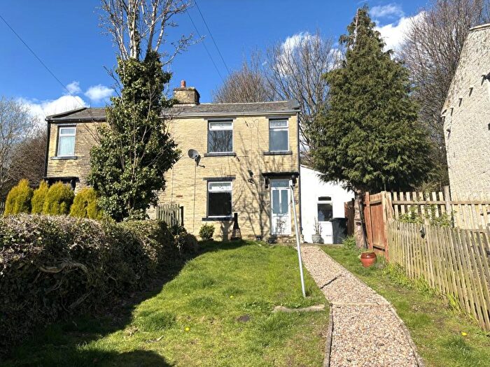 2 Bedroom Semi Detached House For Sale In Manor Row, Low Moor, Bradford, BD12