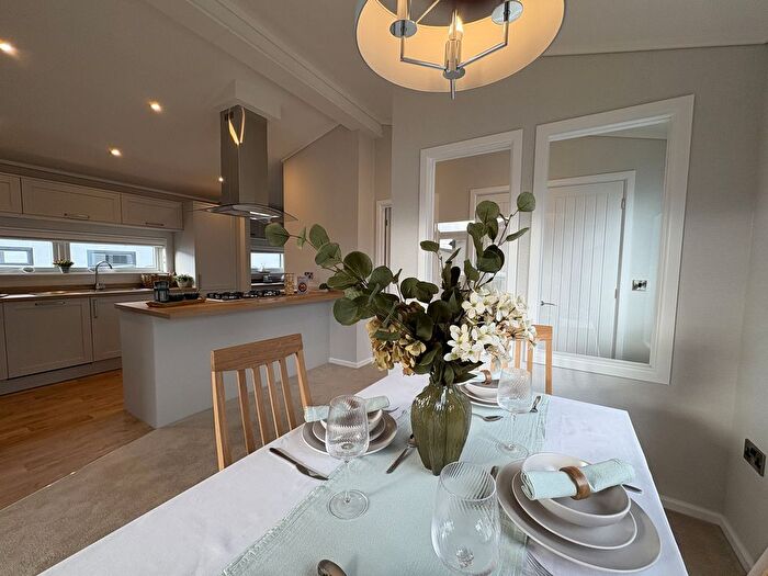 2 Bedroom Park Home For Sale In Oyster Drive, Canvey Island, SS8