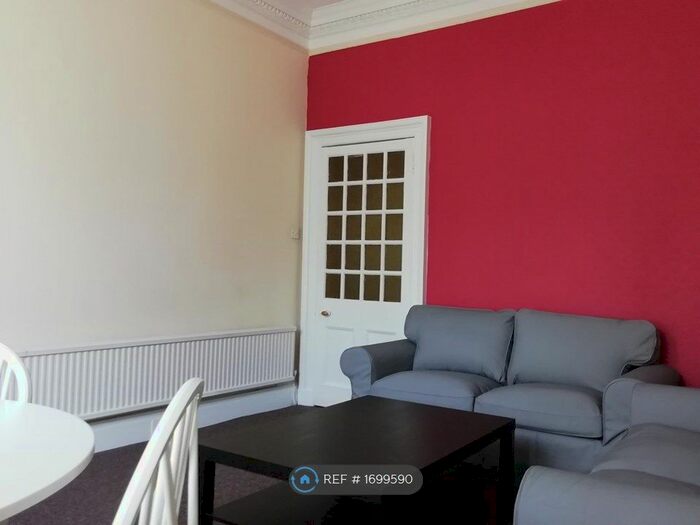2 Bedroom Flat To Rent In Port Street, Stirling, FK8