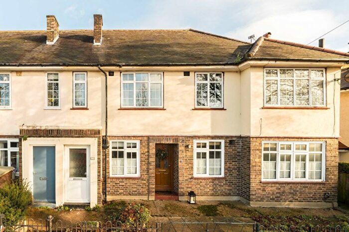 3 Bedroom Flat To Rent In Fieldview, Earlsfield, SW18