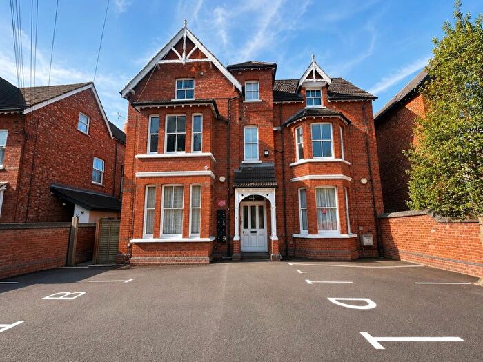 1 Bedroom Apartment To Rent In Lansdowne Road, MK40