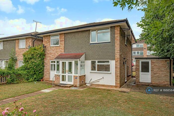 4 Bedroom Detached House To Rent In Adcock Walk, Orpington, BR6
