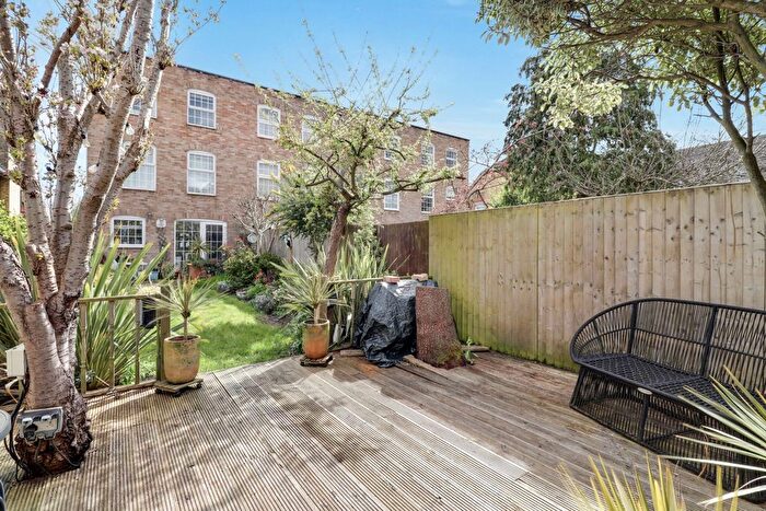 4 Bedroom Town House For Sale In Park Avenue, Bromley, BR1