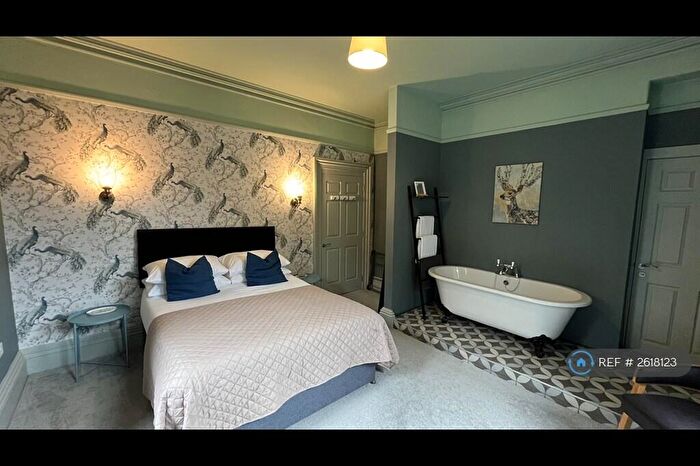 2 Bedroom Flat To Rent In Torrs Park, Ilfracombe, EX34
