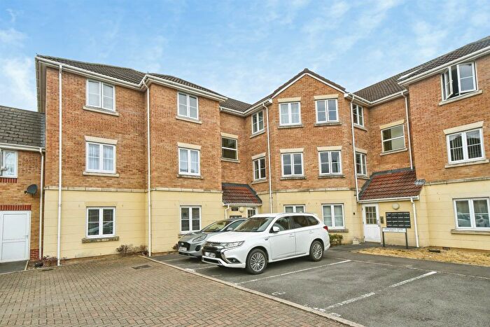 2 Bedroom Flat For Sale In Swan Close, Swindon, SN3
