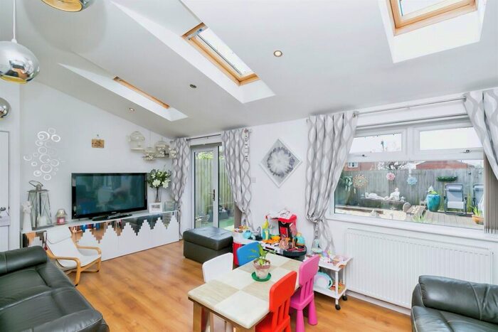 4 Bedroom Detached House For Sale In The Heathers, Barry, CF62