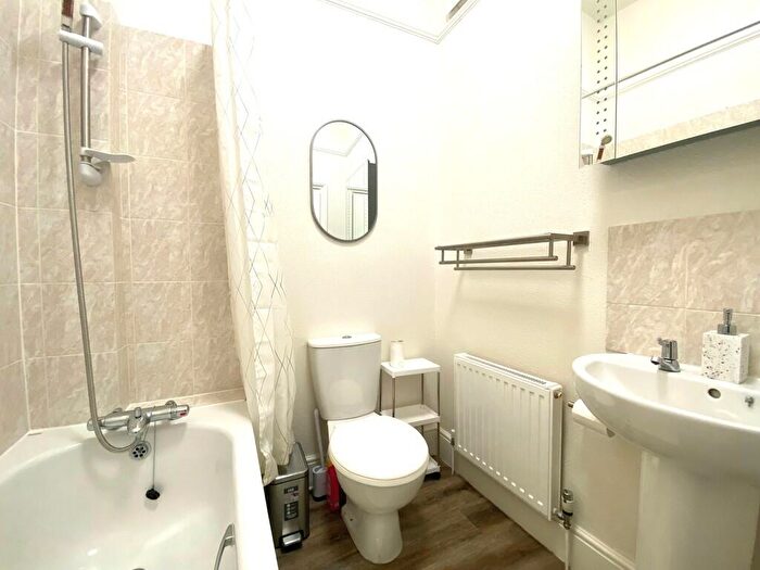 1 Bedroom Flat To Rent In Old Tiverton Road, Exeter, EX4