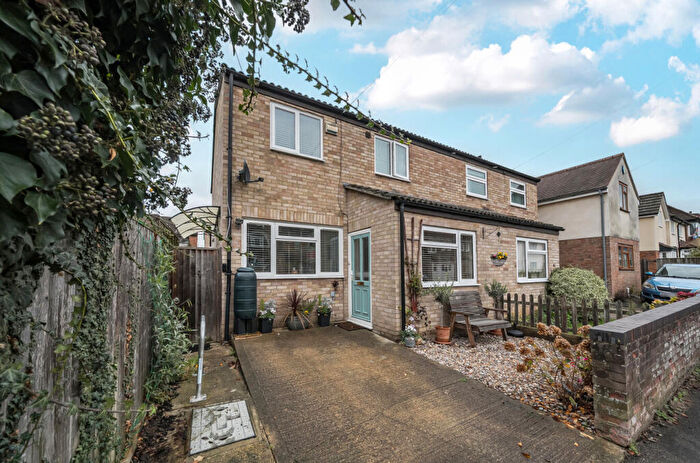 3 Bedroom Semi Detached House For Sale In Ferry Road, Marston, Oxford, OX3