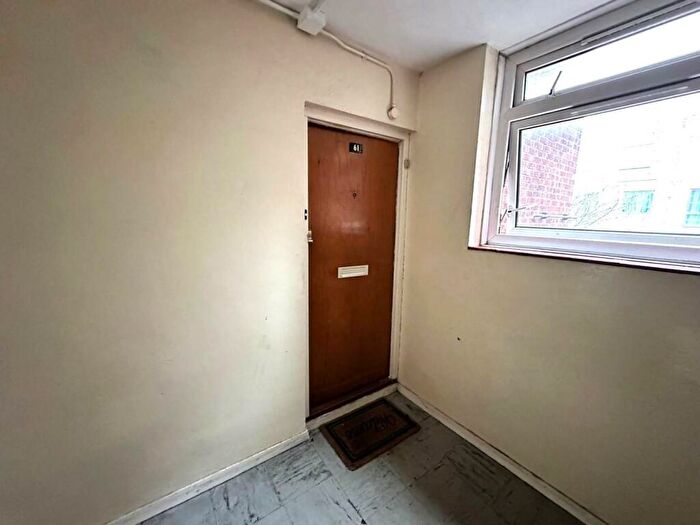 3 Bedroom Flat To Rent In Linsdell Road, Barking, IG11