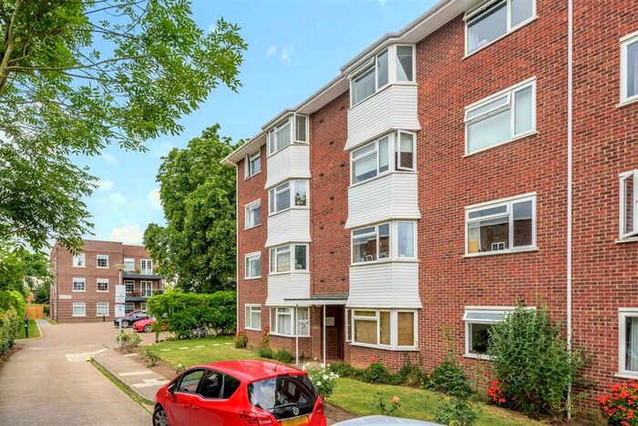 2 Bedroom Apartment To Rent In St. Andrews Square, Surbiton, KT6