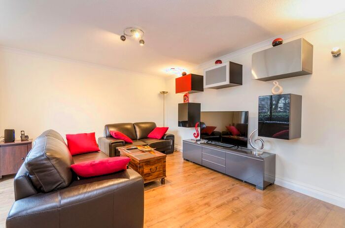 3 Bedroom Flat To Rent In Avington House, Mayfair Gardens, Southampton, SO15