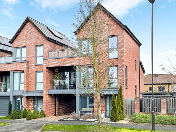 3 Bedroom Link Detached House For Sale In Atlas Way, Oakgrove, Milton Keynes, MK10