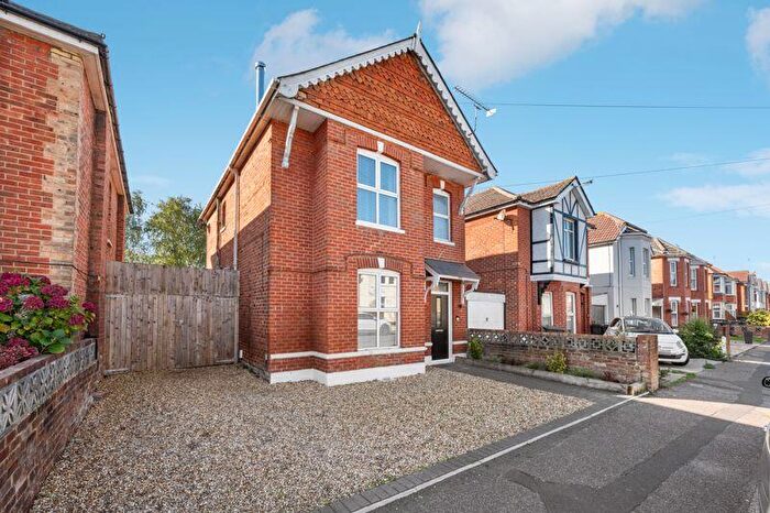 4 Bedroom Detached House For Sale In Shelbourne Road, Bournemouth, BH8
