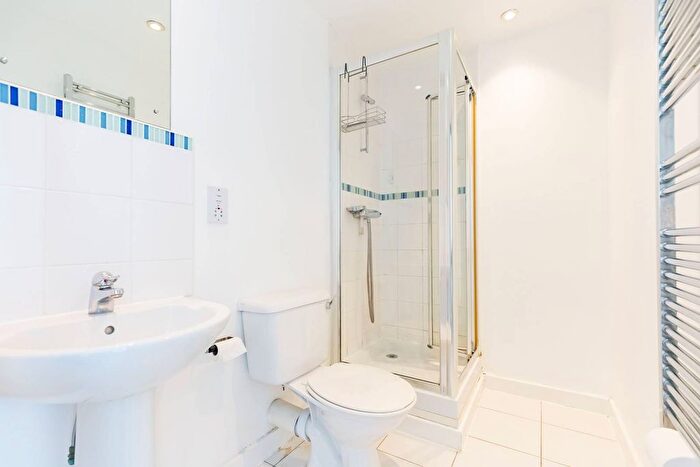2 Bedroom Flat To Rent In Taylor Place, Bow, London, E3