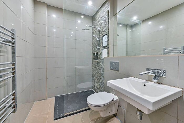 2 Bedroom Flat To Rent In Jedburgh Road, Plaistow, London, E13