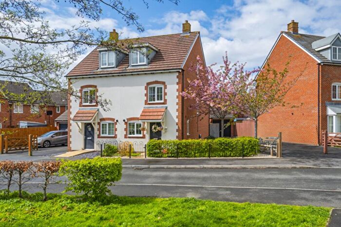 3 Bedroom Semi Detached House For Sale In Culverhouse Road, Swindon, SN1