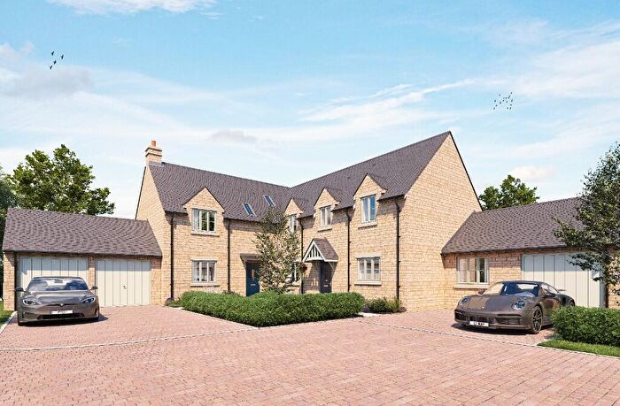 4 Bedroom Semi-Detached House For Sale In Addington Close, OX27