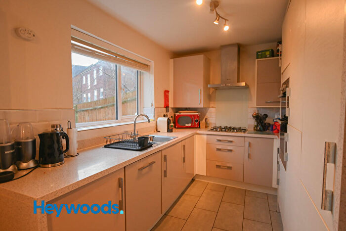 5 Bedroom Terraced House To Rent In Comet Avenue, Newcastle-under-Lyme, Staffordshire, ST5