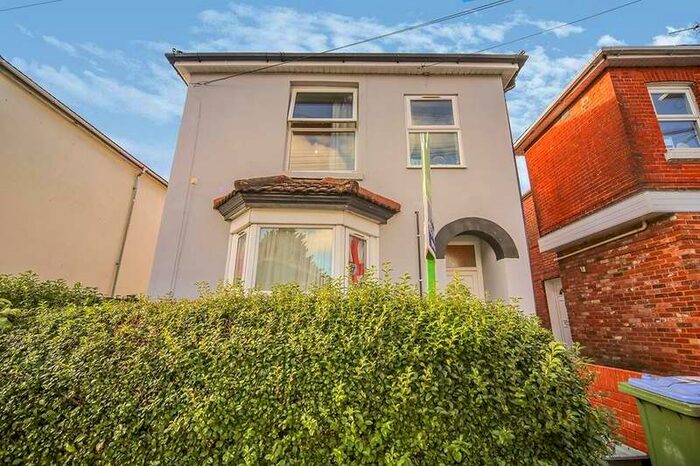 3 Bedroom Flat To Rent In Cambridge Road, Southampton, SO14