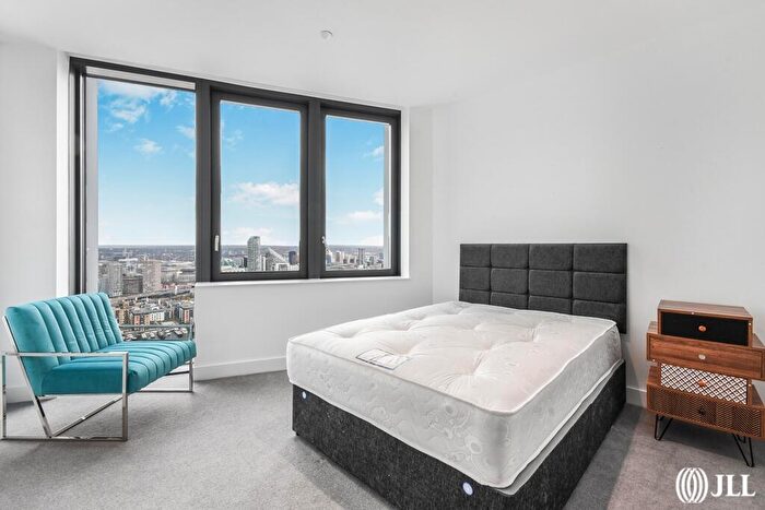 2 Bedroom Flat To Rent In Amory Tower, Marsh Wall, E14