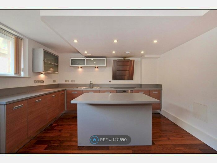 2 Bedroom Flat To Rent In Holly Street, Sheffield, S1